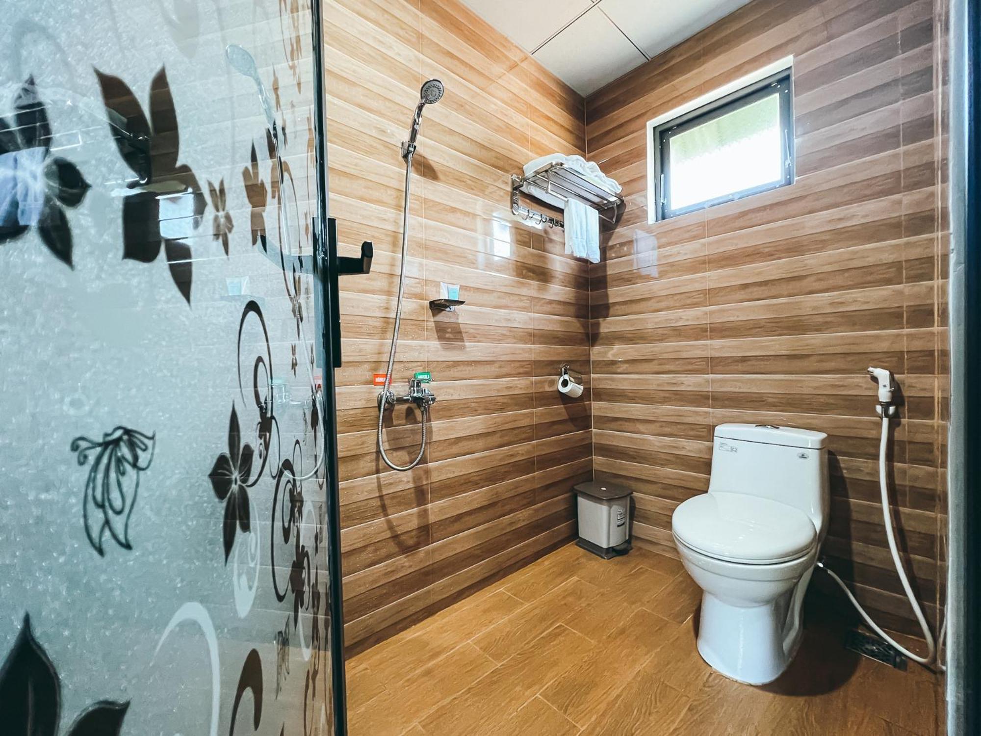 Bazan Home - Hotel & Bungalow Pleiku Værelse billede